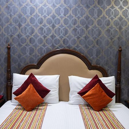 Hotel Sunstar Grand Delhi  Eksteriør billede