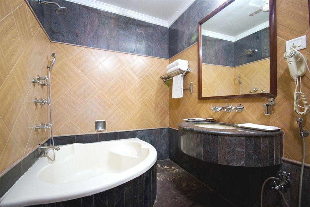 Hotel Sunstar Grand Delhi  Eksteriør billede