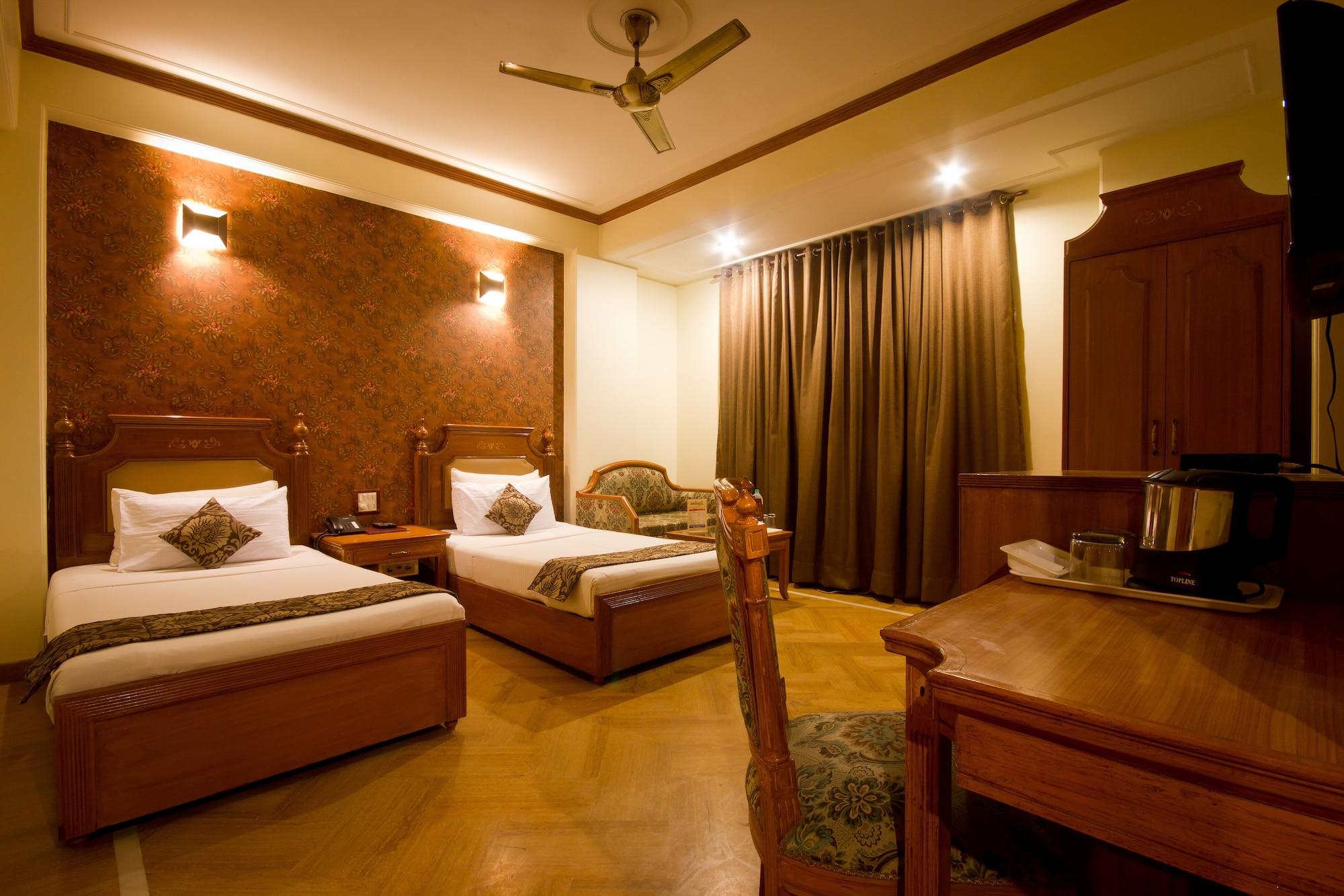 Hotel Sunstar Grand Delhi  Eksteriør billede