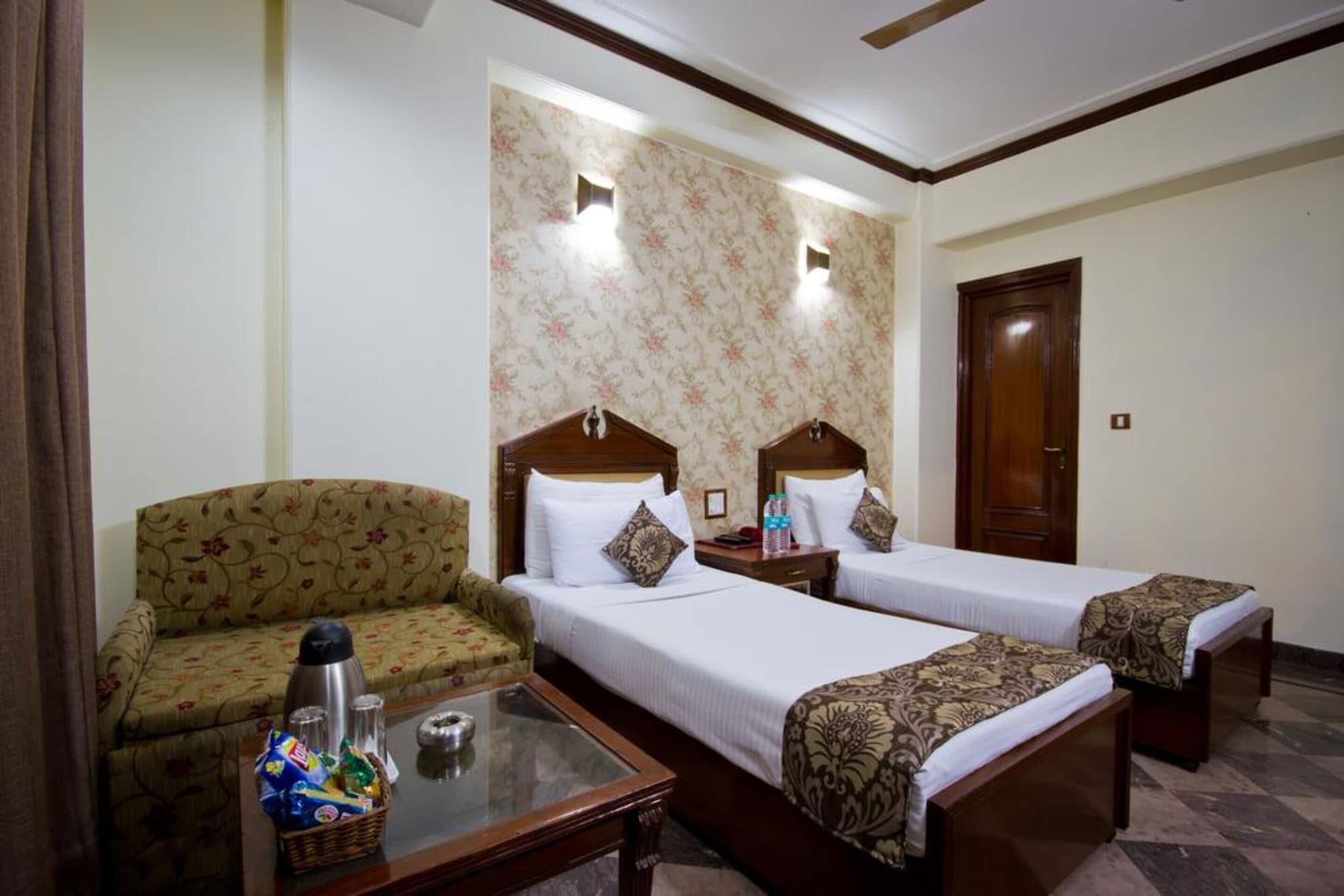 Hotel Sunstar Grand New Delhi Eksteriør billede
