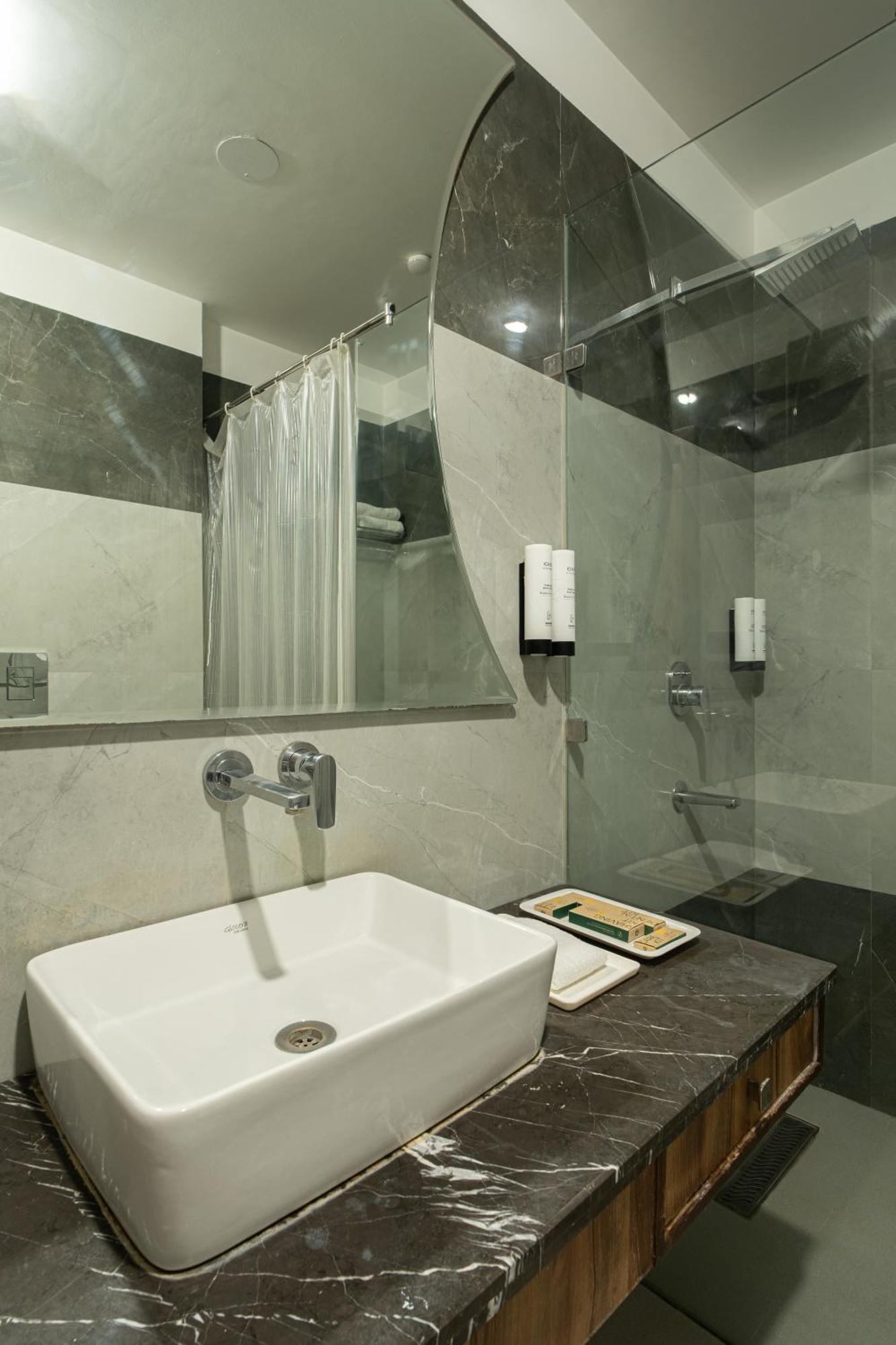 Hotel Sunstar Grand Delhi  Eksteriør billede