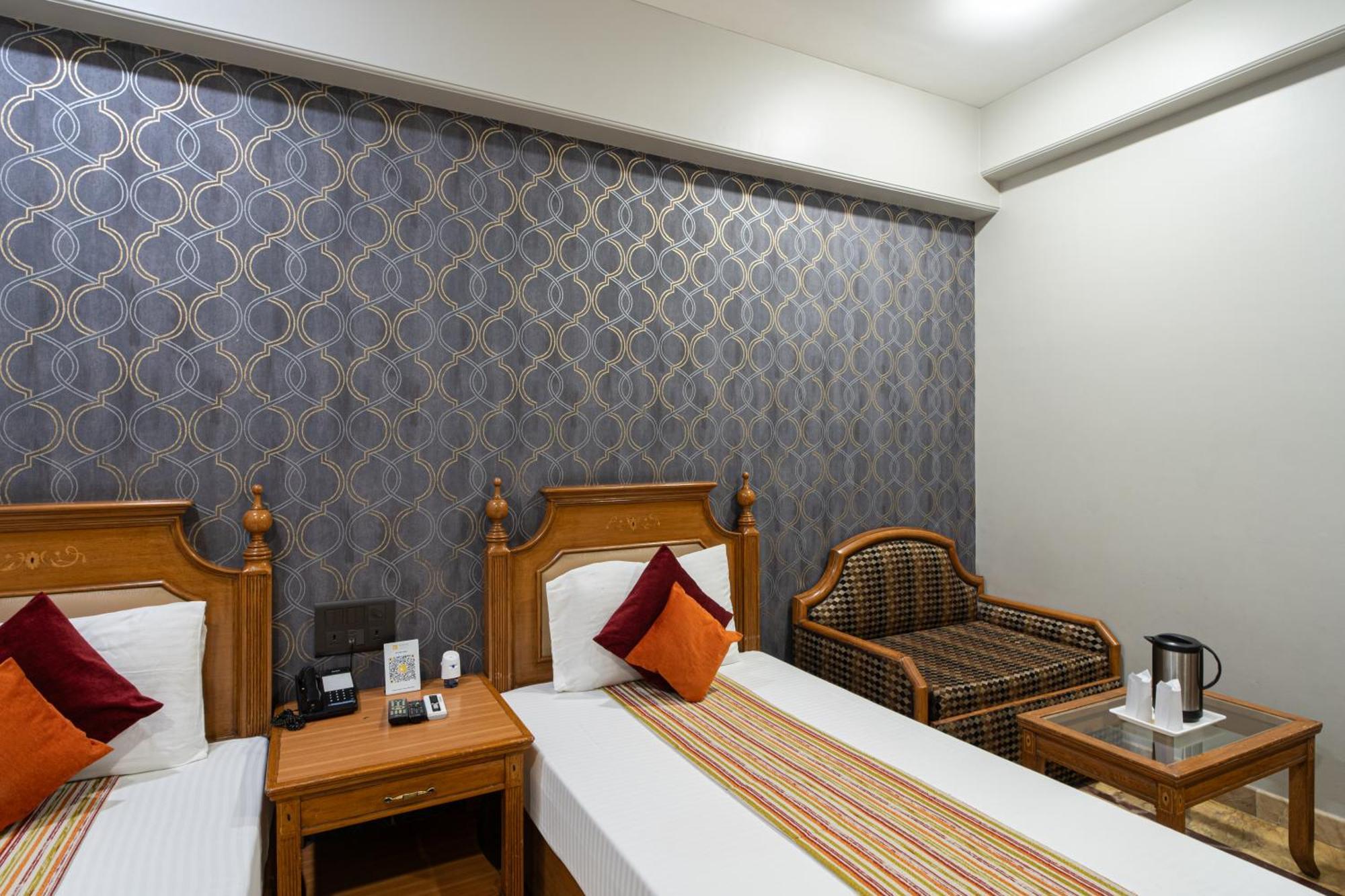 Hotel Sunstar Grand Delhi  Eksteriør billede