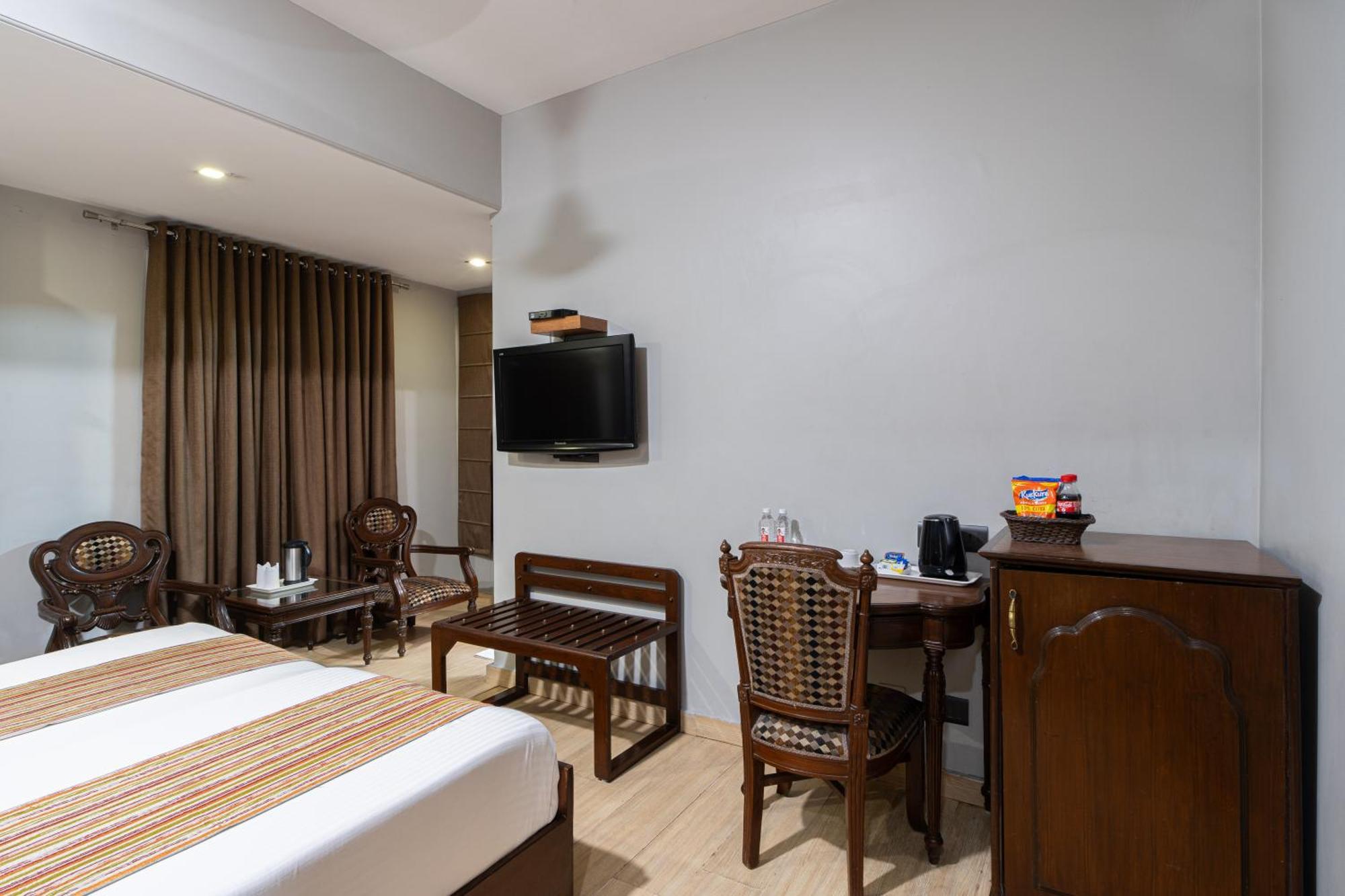 Hotel Sunstar Grand Delhi  Eksteriør billede