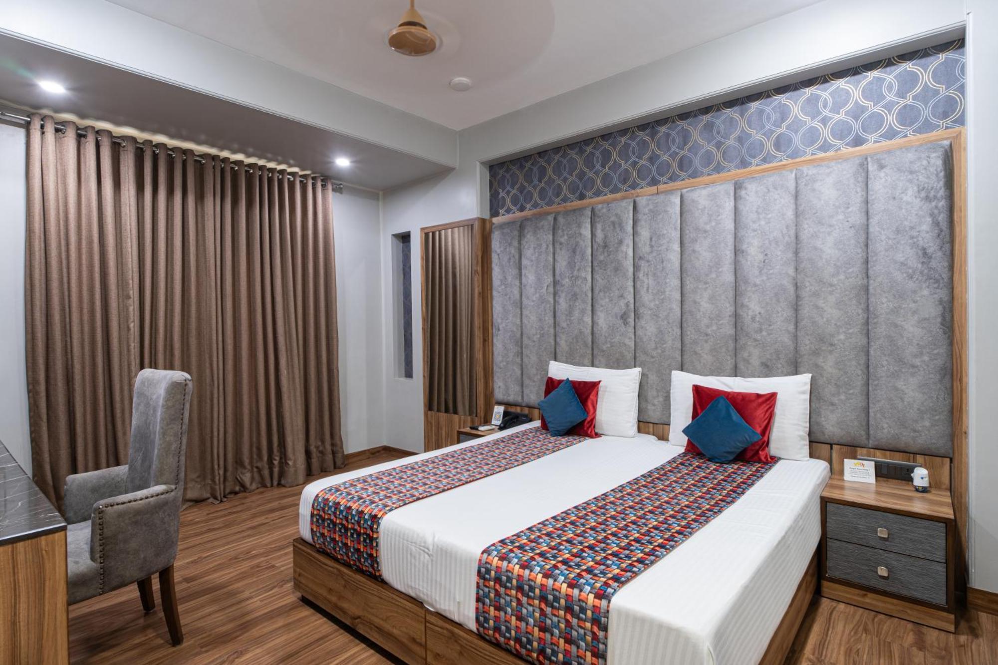 Hotel Sunstar Grand Delhi  Eksteriør billede