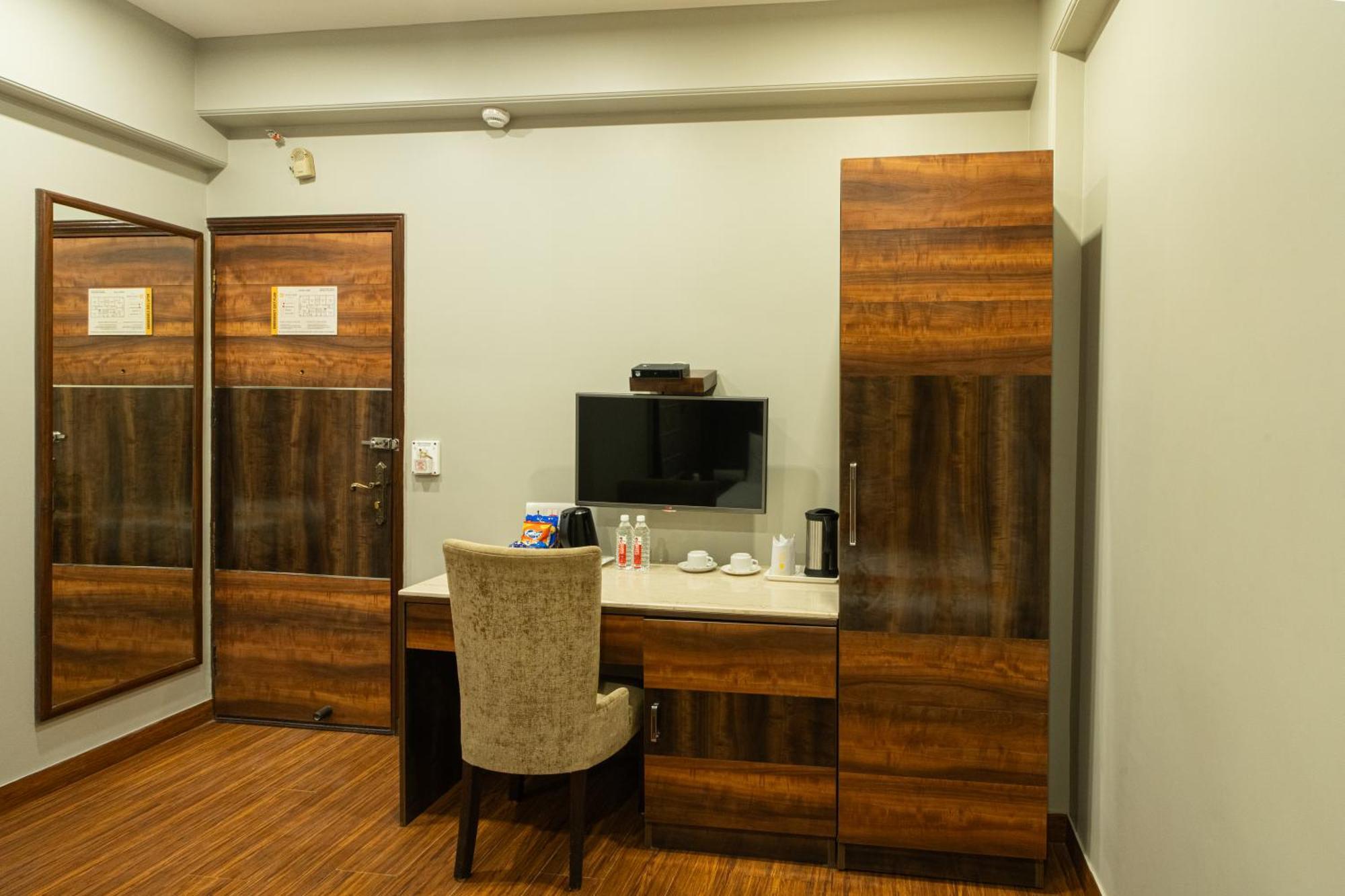 Hotel Sunstar Grand Delhi  Eksteriør billede