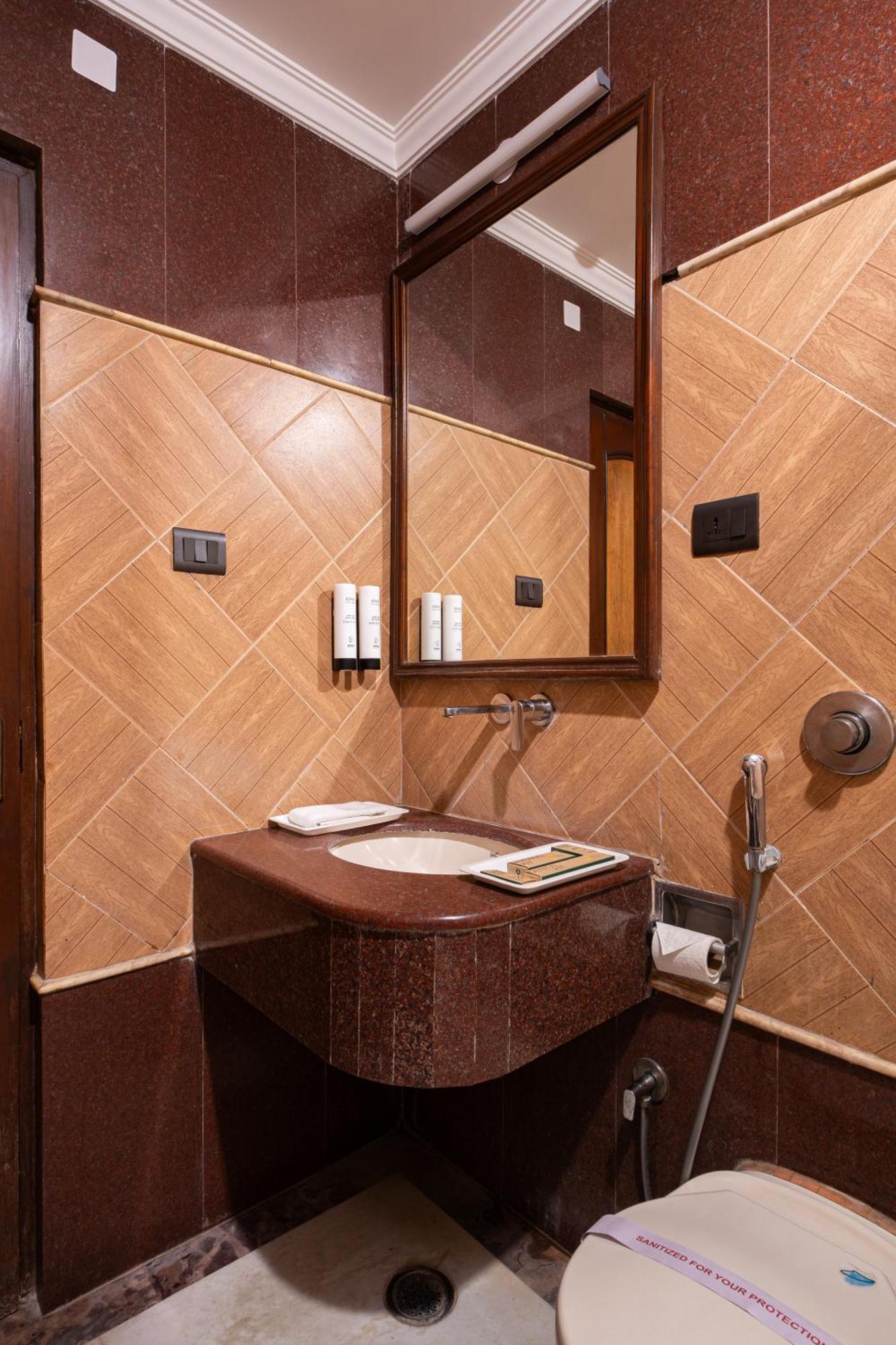 Hotel Sunstar Grand Delhi  Eksteriør billede