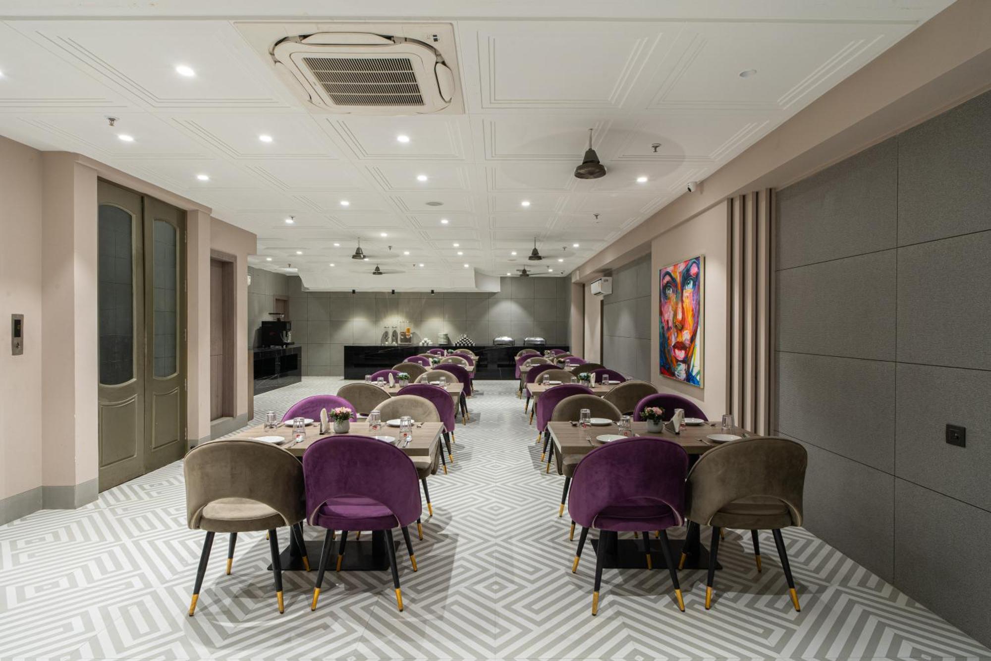 Hotel Sunstar Grand Delhi  Eksteriør billede