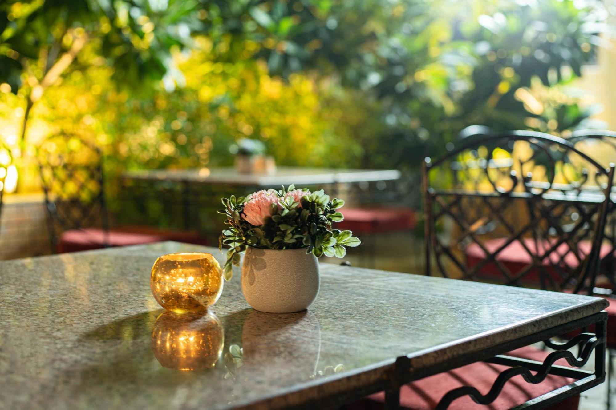Hotel Sunstar Grand Delhi  Eksteriør billede