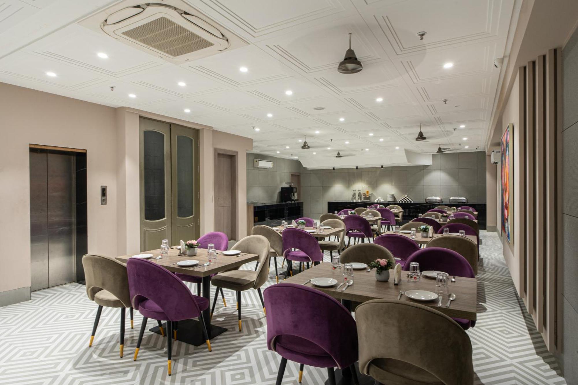 Hotel Sunstar Grand Delhi  Eksteriør billede