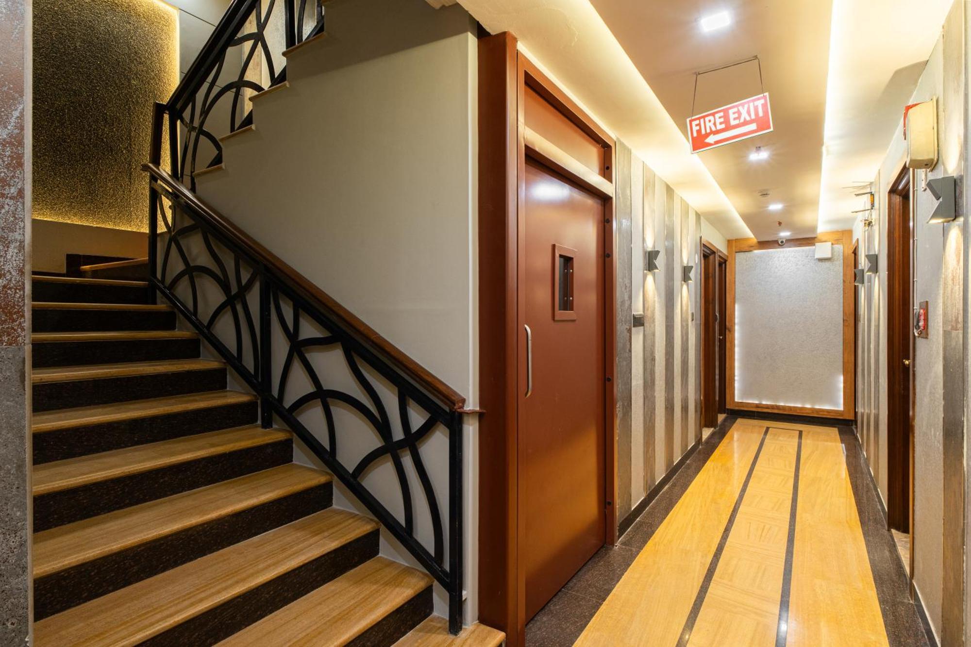 Hotel Sunstar Grand Delhi  Eksteriør billede
