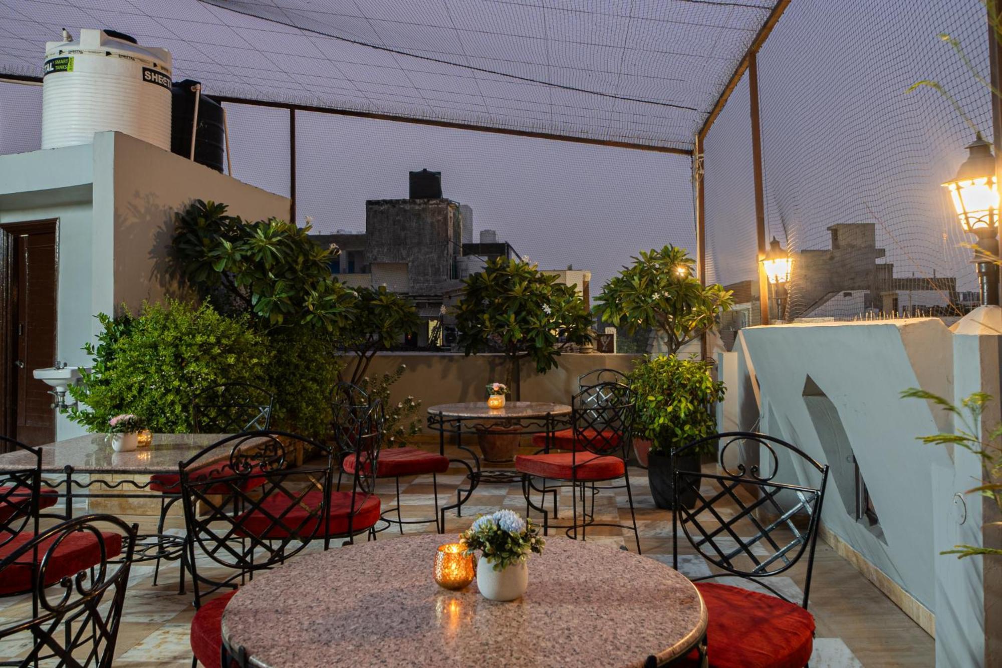 Hotel Sunstar Grand Delhi  Eksteriør billede