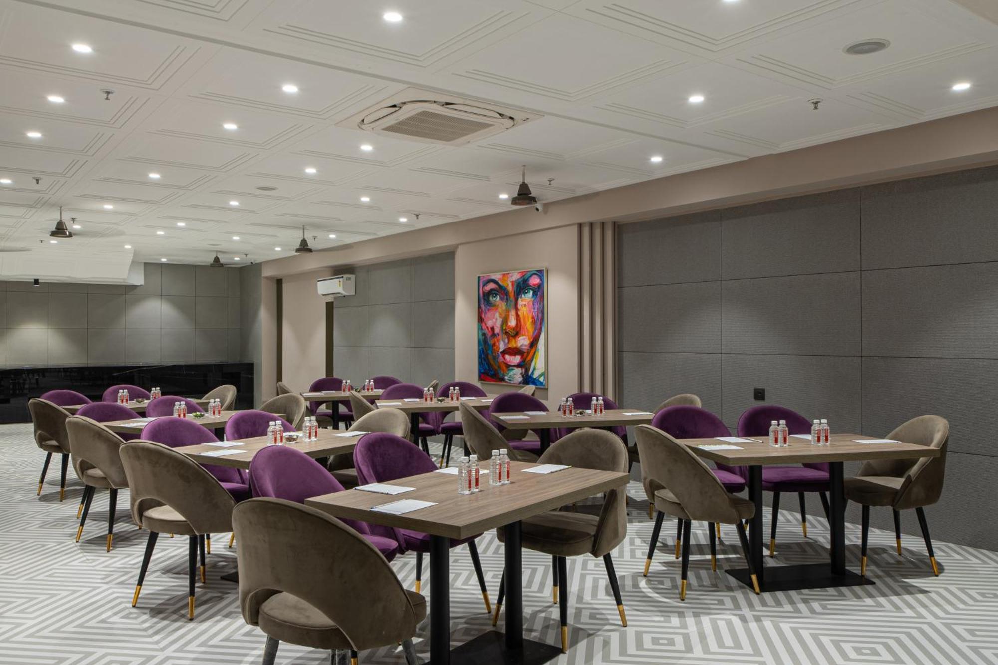 Hotel Sunstar Grand Delhi  Eksteriør billede