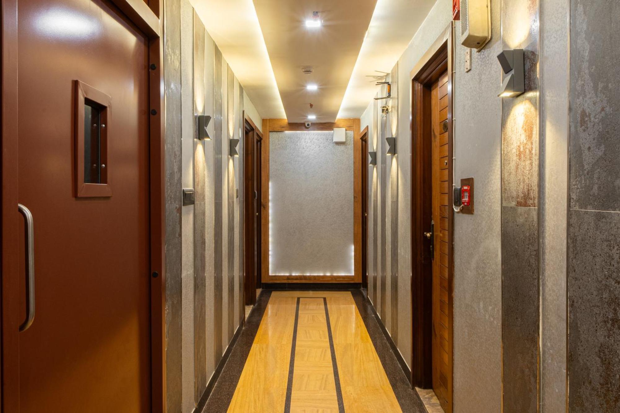Hotel Sunstar Grand Delhi  Eksteriør billede
