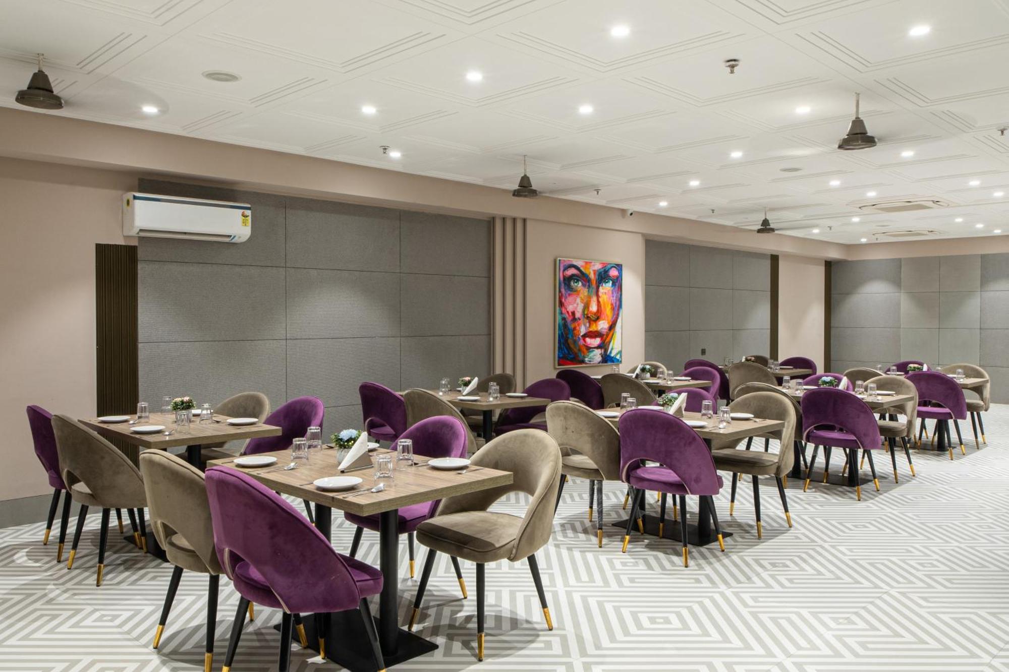 Hotel Sunstar Grand Delhi  Eksteriør billede