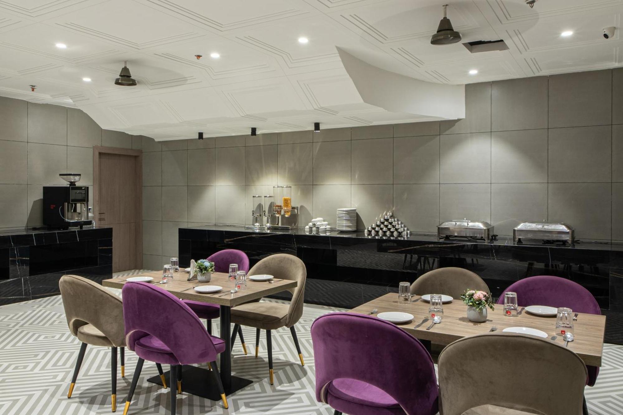 Hotel Sunstar Grand Delhi  Eksteriør billede