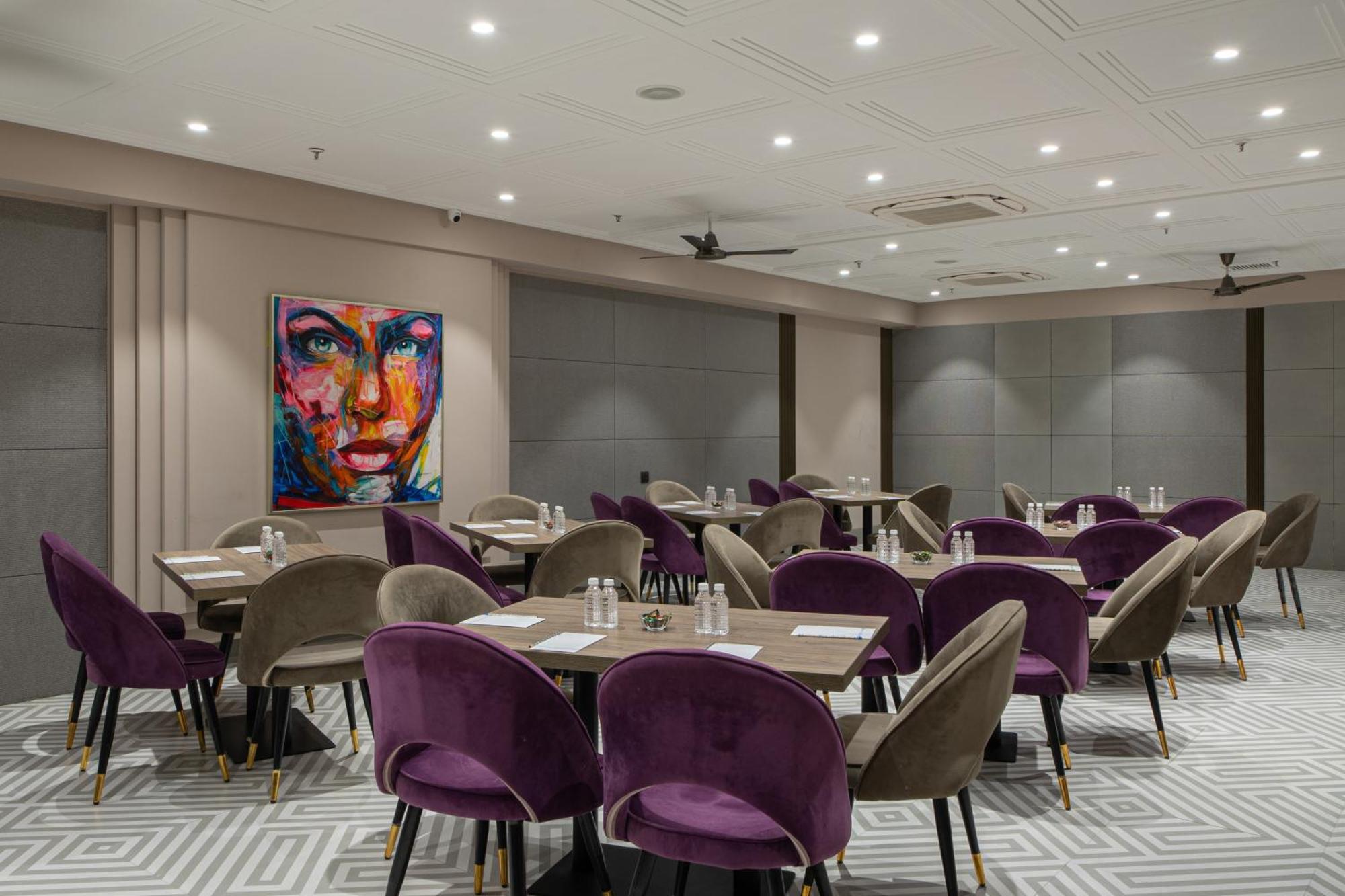 Hotel Sunstar Grand Delhi  Eksteriør billede