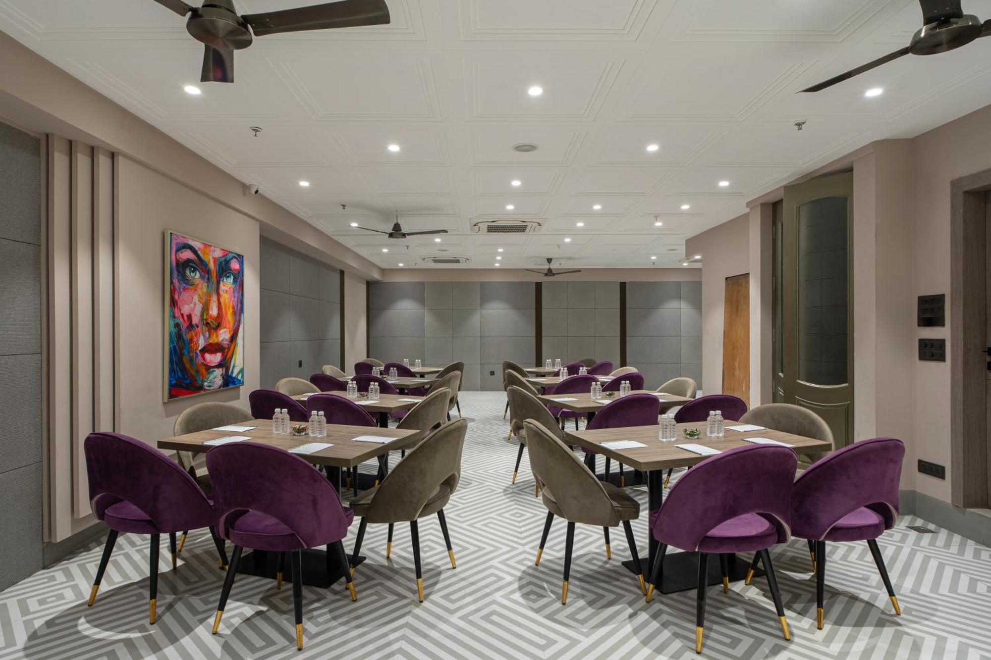 Hotel Sunstar Grand Delhi  Eksteriør billede