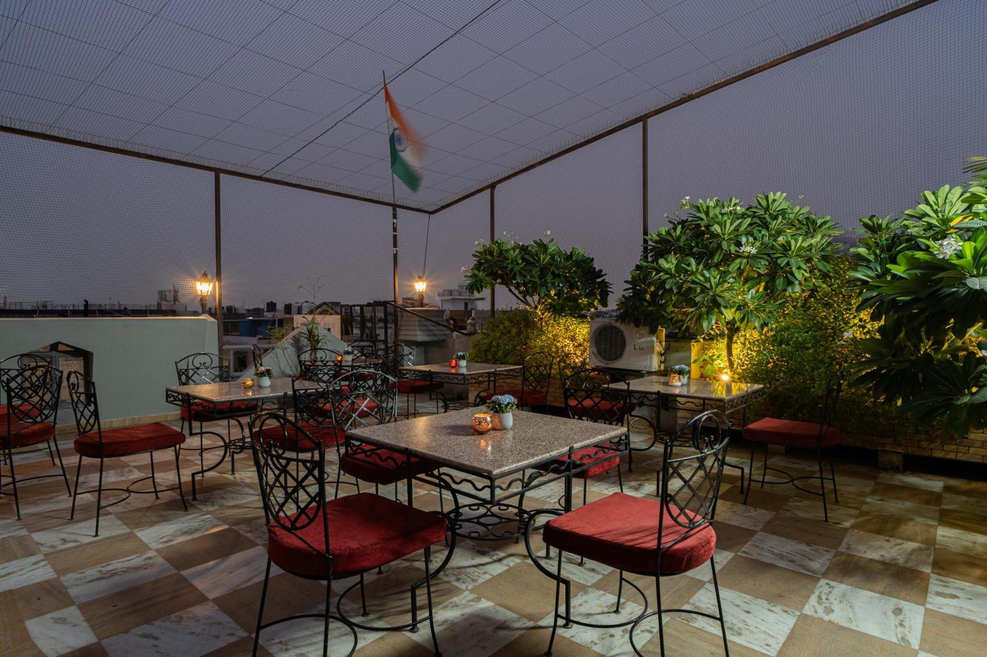 Hotel Sunstar Grand Delhi  Eksteriør billede