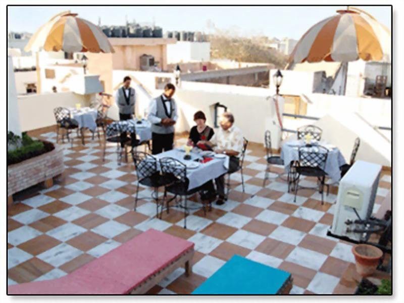 Hotel Sunstar Grand Delhi  Restaurant billede