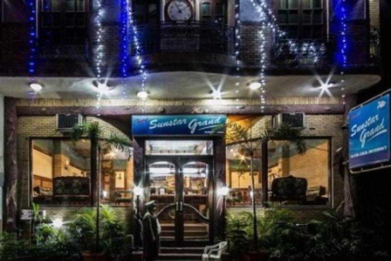 Hotel Sunstar Grand Delhi  Eksteriør billede