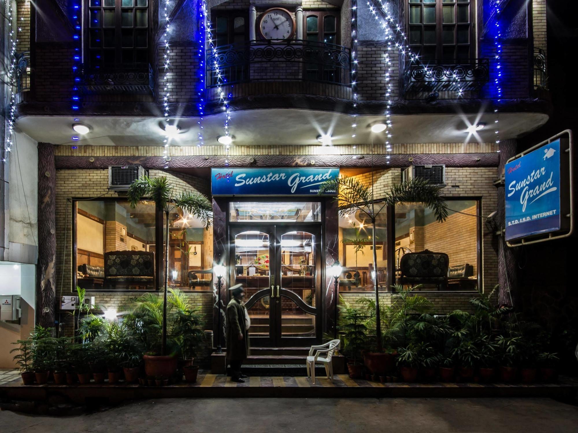 Hotel Sunstar Grand Delhi  Eksteriør billede