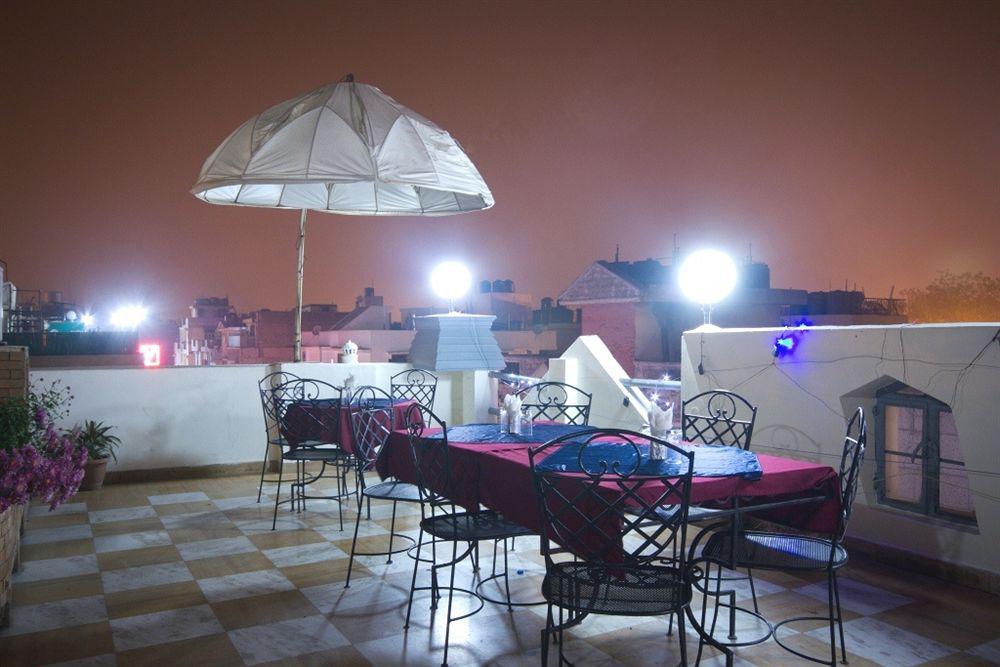 Hotel Sunstar Grand Delhi  Eksteriør billede