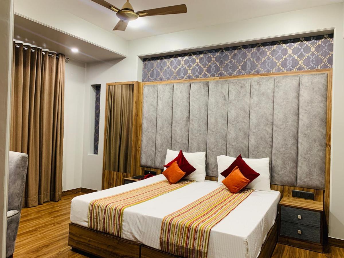 Hotel Sunstar Grand Delhi  Eksteriør billede